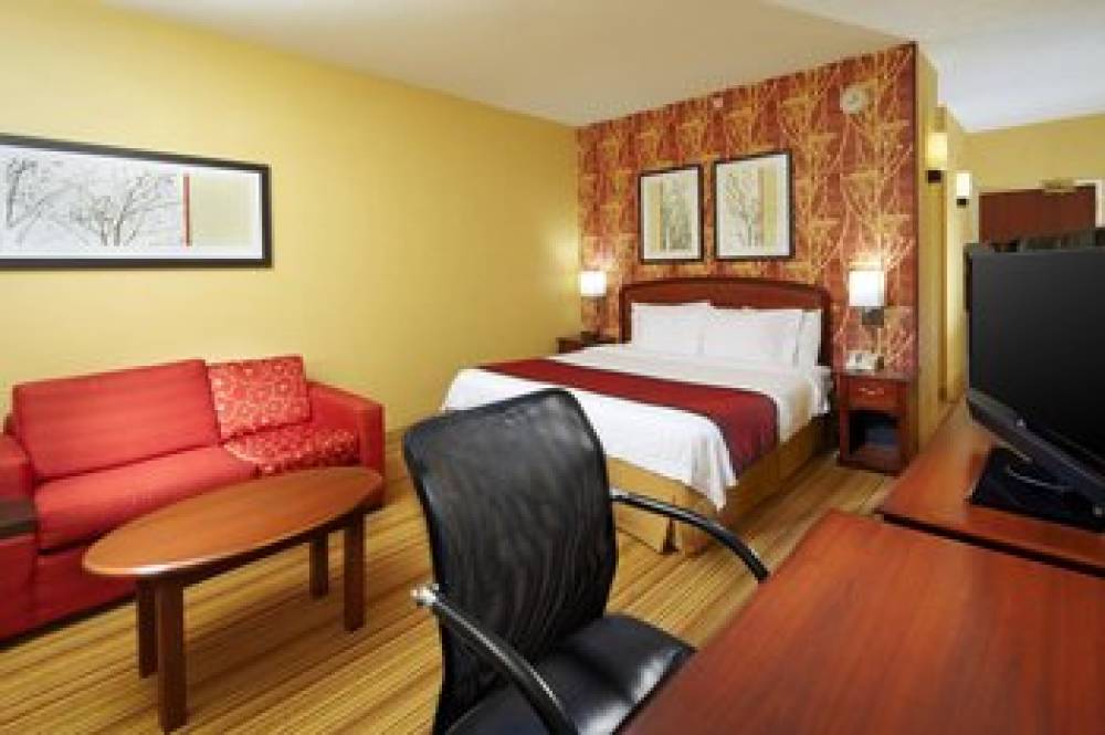 Courtyard By Marriott Altoona 6