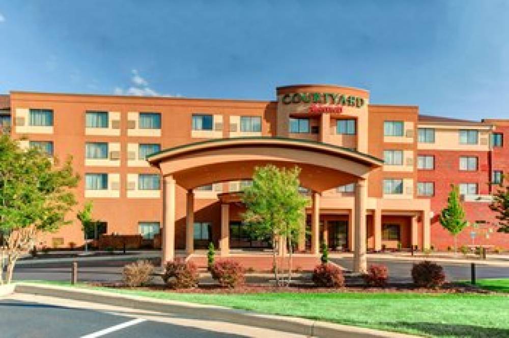 Courtyard By Marriott Anniston Oxford 2