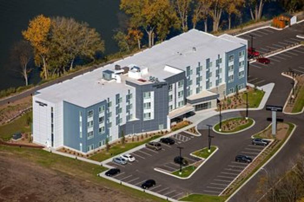 Courtyard By Marriott Appleton Riverfront 3