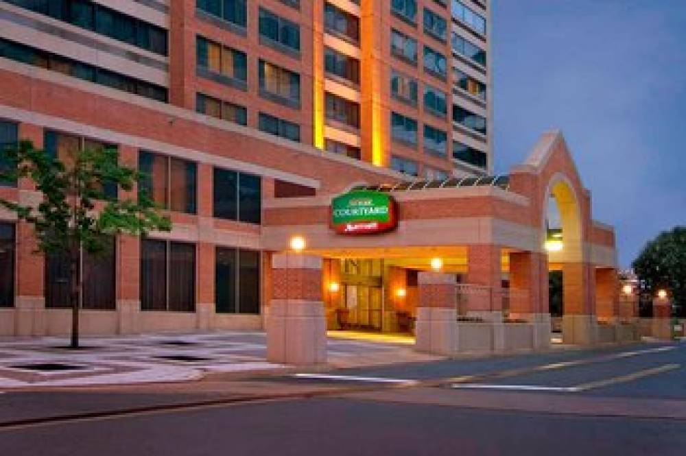 Courtyard By Marriott Arlington Crystal City Reagan National Airport 3