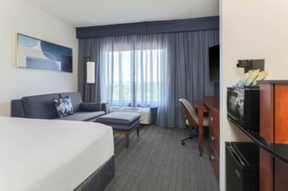 Courtyard By Marriott Austin Airport 8