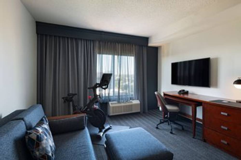 Courtyard By Marriott Austin Airport 5