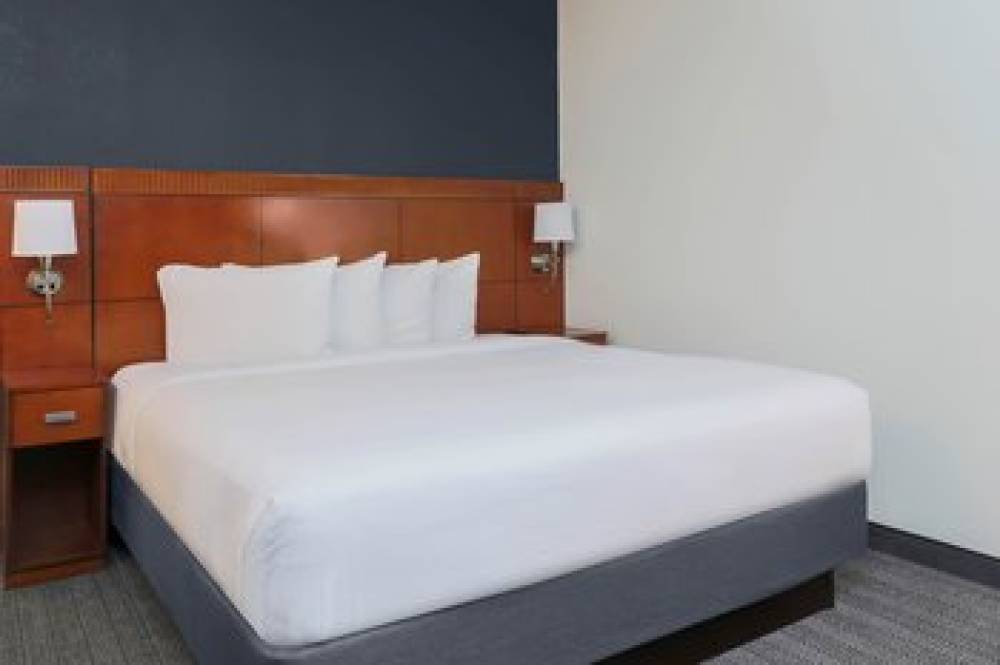 Courtyard By Marriott Austin Airport 9