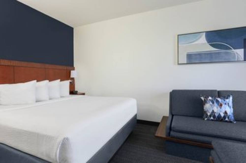 Courtyard By Marriott Austin Airport 6