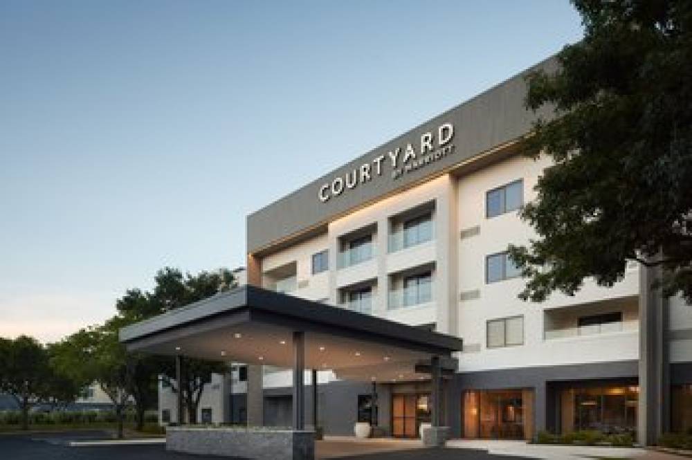 Courtyard By Marriott Austin South 2