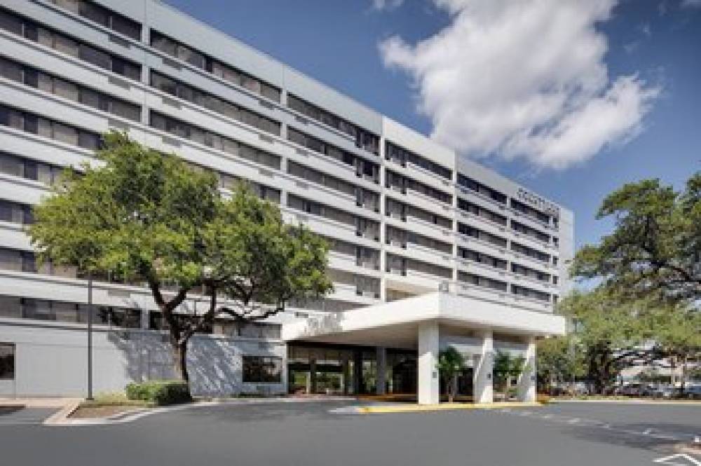 Courtyard By Marriott Austin-University Area 2