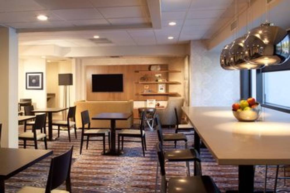 Courtyard By Marriott Austin-University Area 8