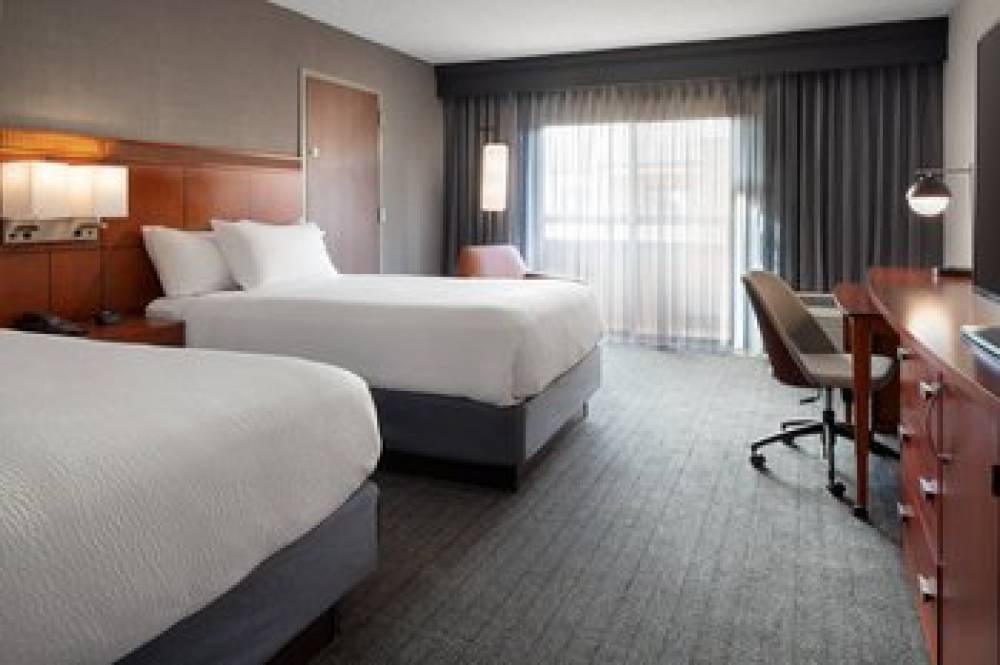 Courtyard By Marriott Bakersfield 7