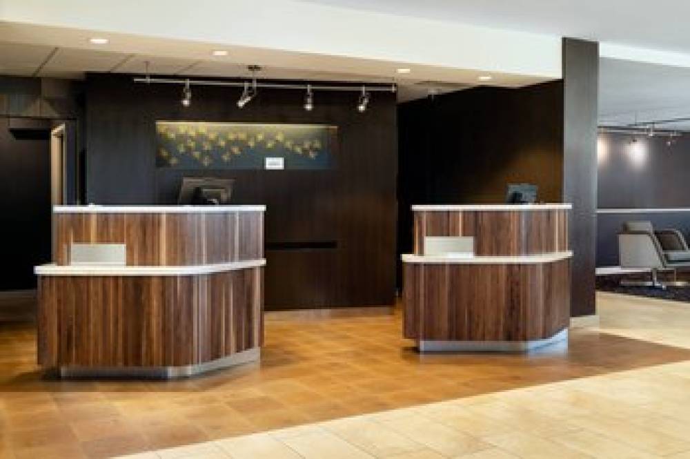 Courtyard By Marriott Bakersfield 3