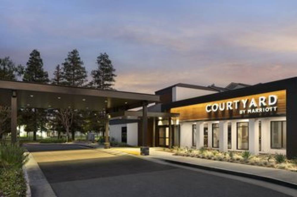 Courtyard By Marriott Bakersfield 1