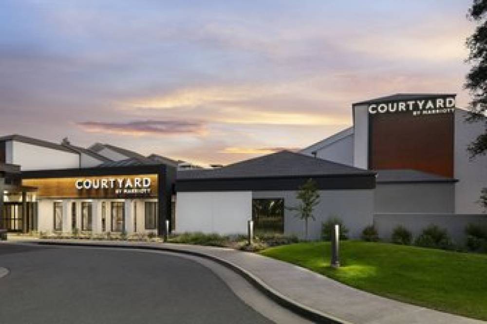 Courtyard By Marriott Bakersfield