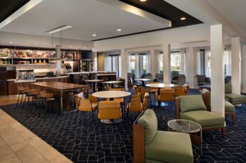 Courtyard By Marriott Bakersfield 4