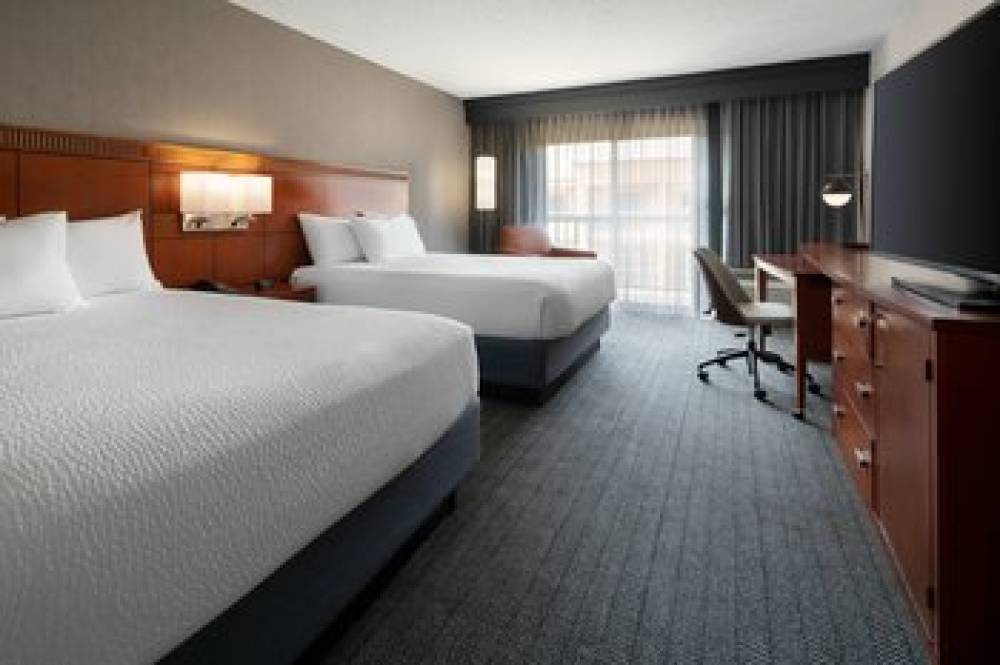 Courtyard By Marriott Bakersfield 6