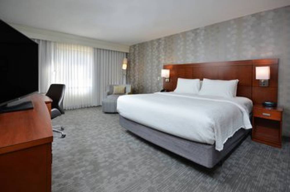 Courtyard By Marriott Beckley 8