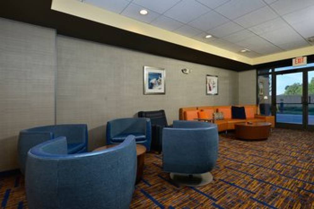 Courtyard By Marriott Bentonville 4