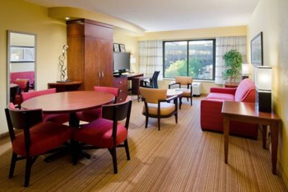 Courtyard By Marriott Birmingham Downtown At UAB 9