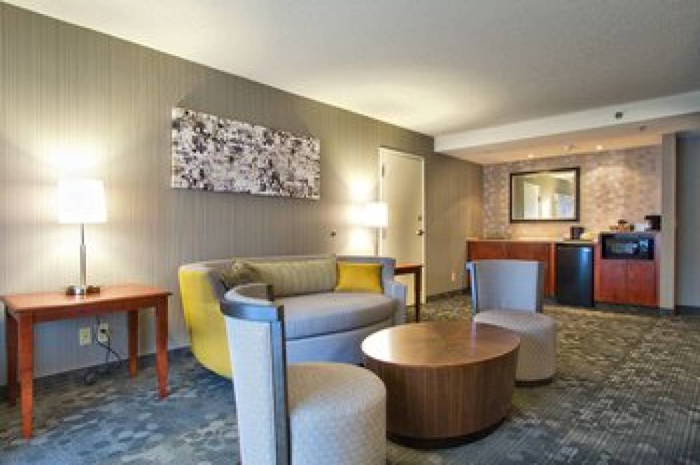 Courtyard By Marriott Blacksburg 10