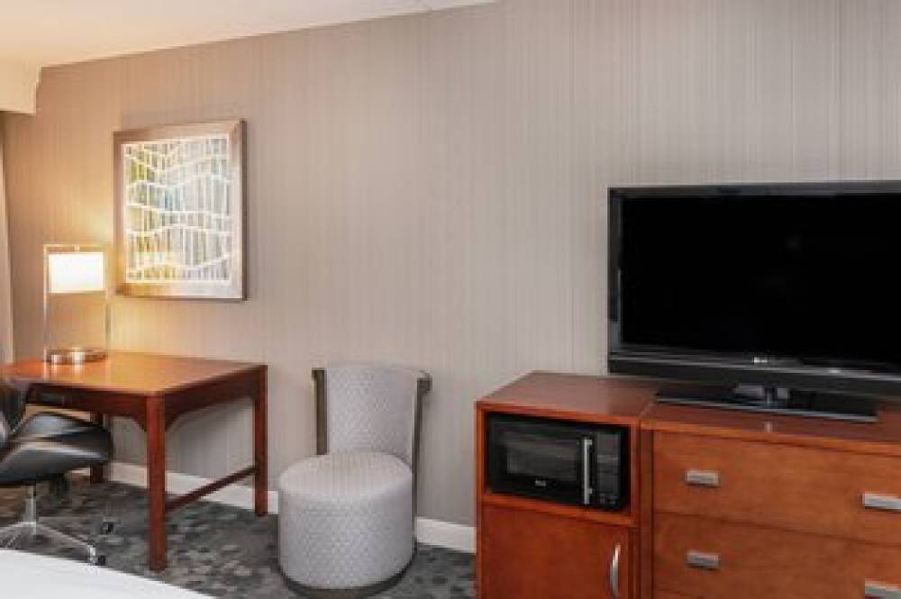 Courtyard By Marriott Bloomington 8