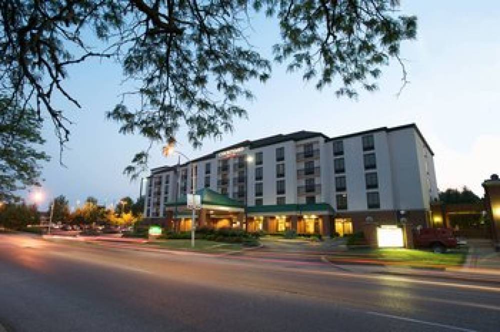 Courtyard By Marriott Bloomington 2