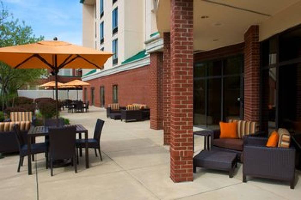 Courtyard By Marriott Bloomington 5