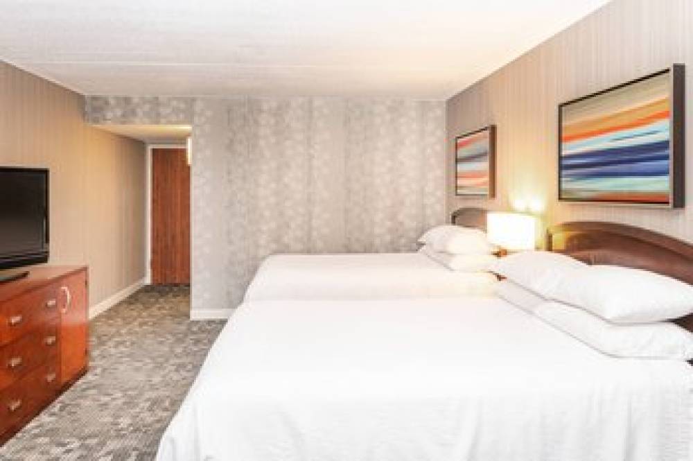 Courtyard By Marriott Bloomington 9