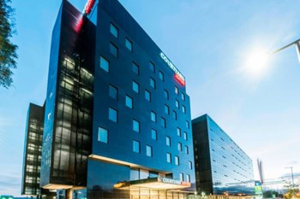 Courtyard By Marriott Bogota Airport 2