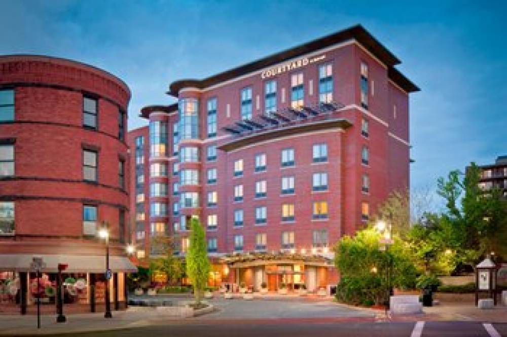 Courtyard By Marriott Boston Brookline 2