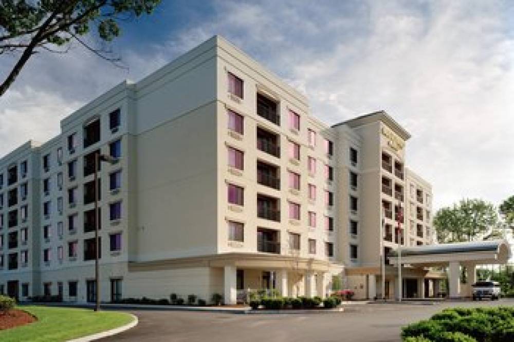 Courtyard By Marriott Boston Natick 2