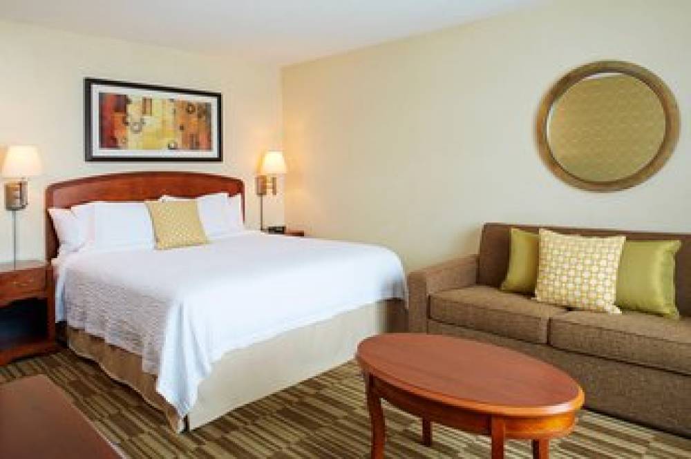 Courtyard By Marriott Boston Natick 8