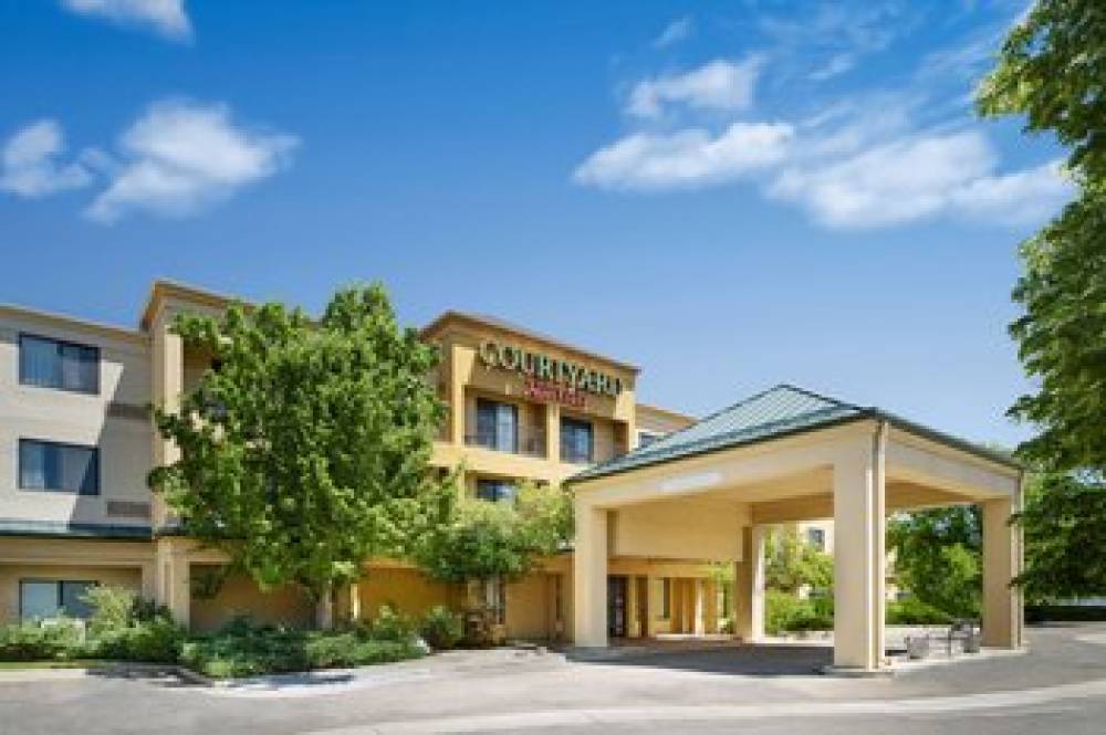 Courtyard By Marriott Boulder Longmont 3