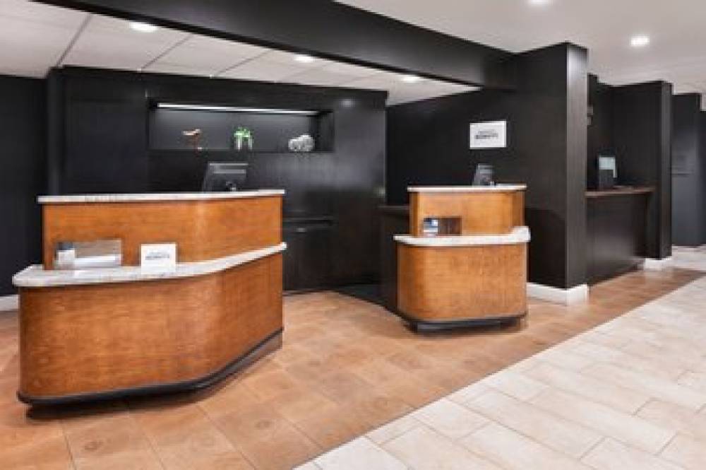 Courtyard By Marriott Burlington 3