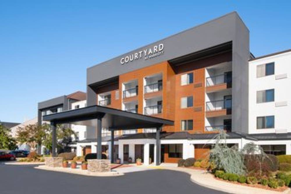 Courtyard By Marriott Burlington 1