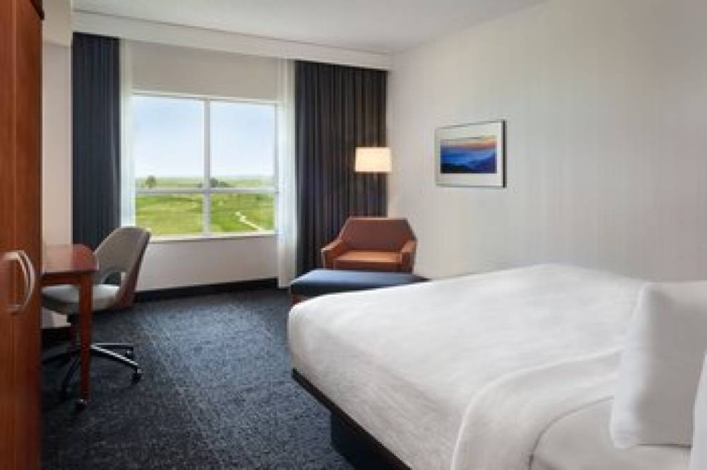 Courtyard By Marriott Calgary Airport 10