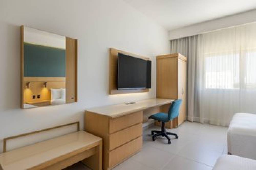 Courtyard By Marriott Cancun Airport 8