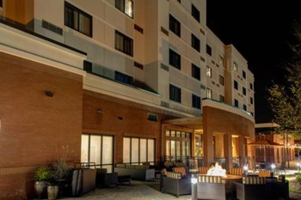 Courtyard By Marriott Carrollton