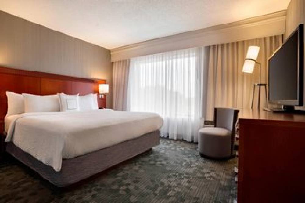 Courtyard By Marriott Champaign 9