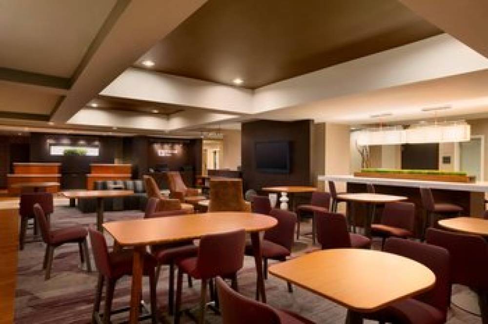 Courtyard By Marriott Champaign 6