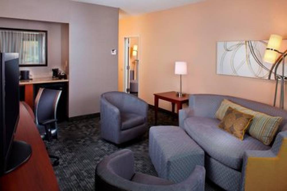 Courtyard By Marriott Charlottesville North 7