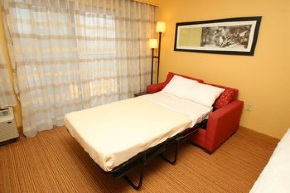 Courtyard By Marriott Chesapeake Greenbrier 9