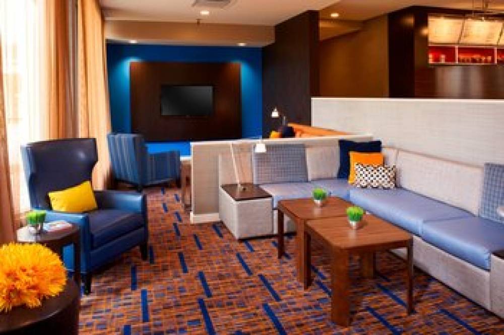 Courtyard By Marriott Chicago Deerfield 4