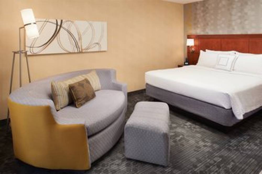 Courtyard By Marriott Chicago Deerfield 8