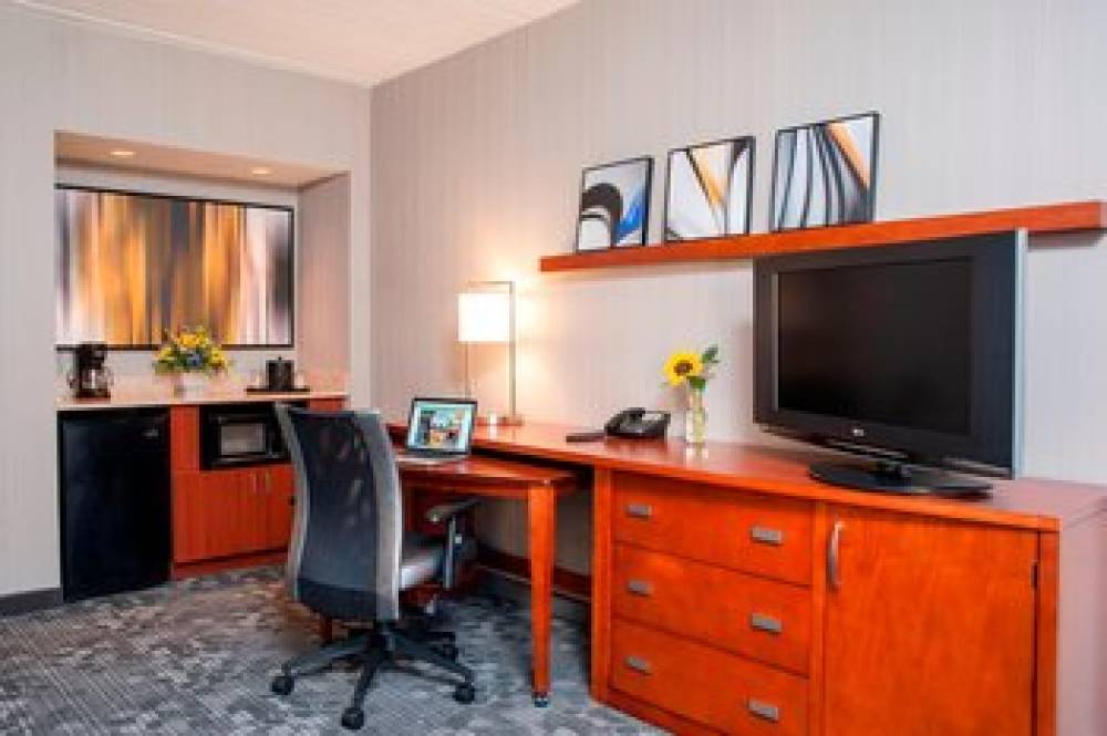 Courtyard By Marriott Chicago Glenview Northbrook 10