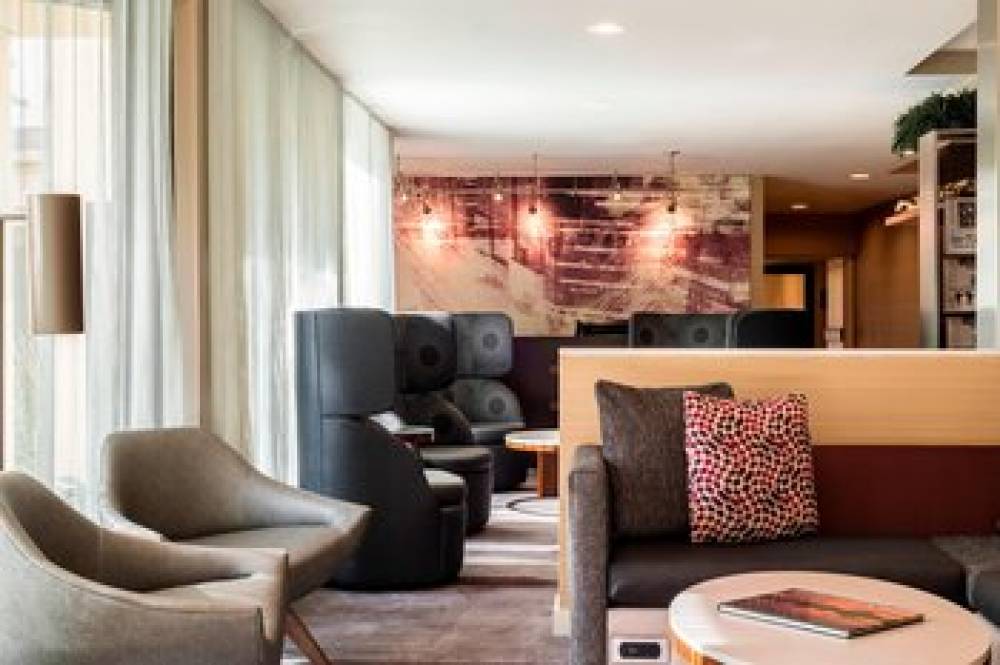 Courtyard By Marriott Chicago OHare 4