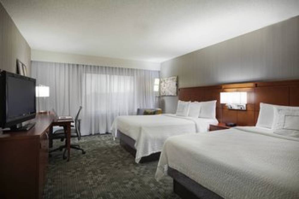 Courtyard By Marriott Chicago St Charles 1