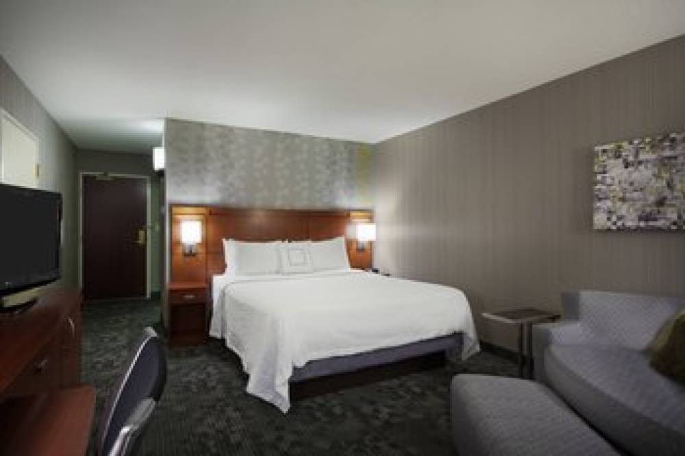 Courtyard By Marriott Chicago St Charles 8