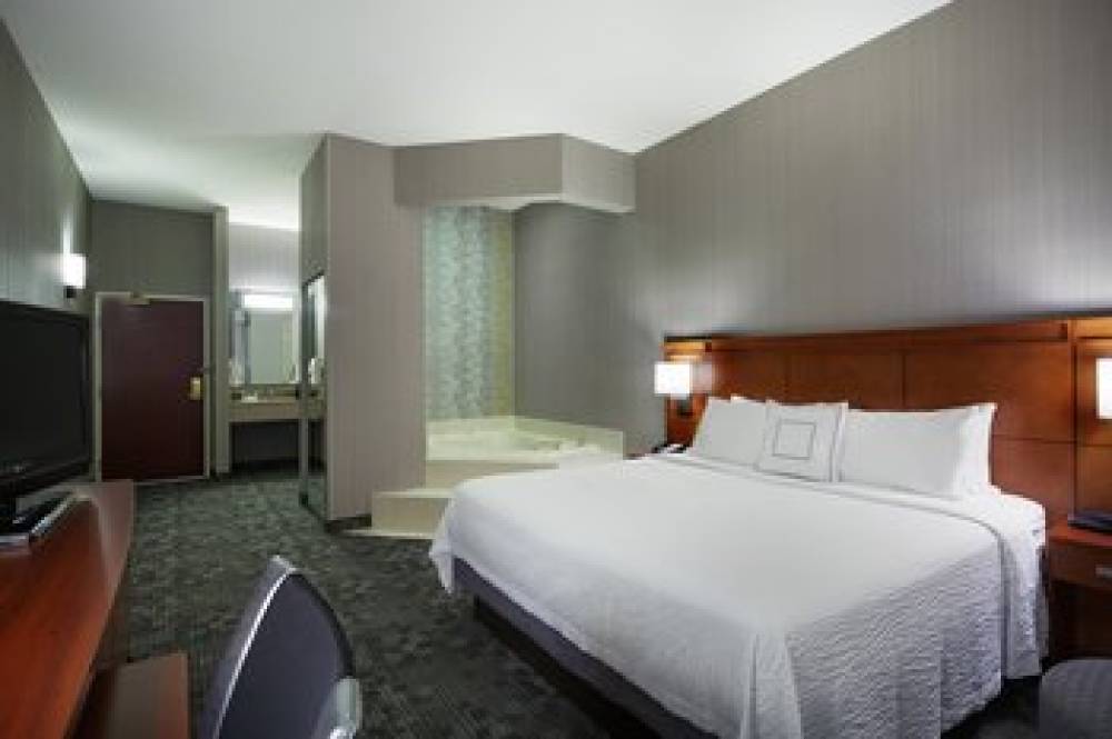 Courtyard By Marriott Chicago St Charles 9