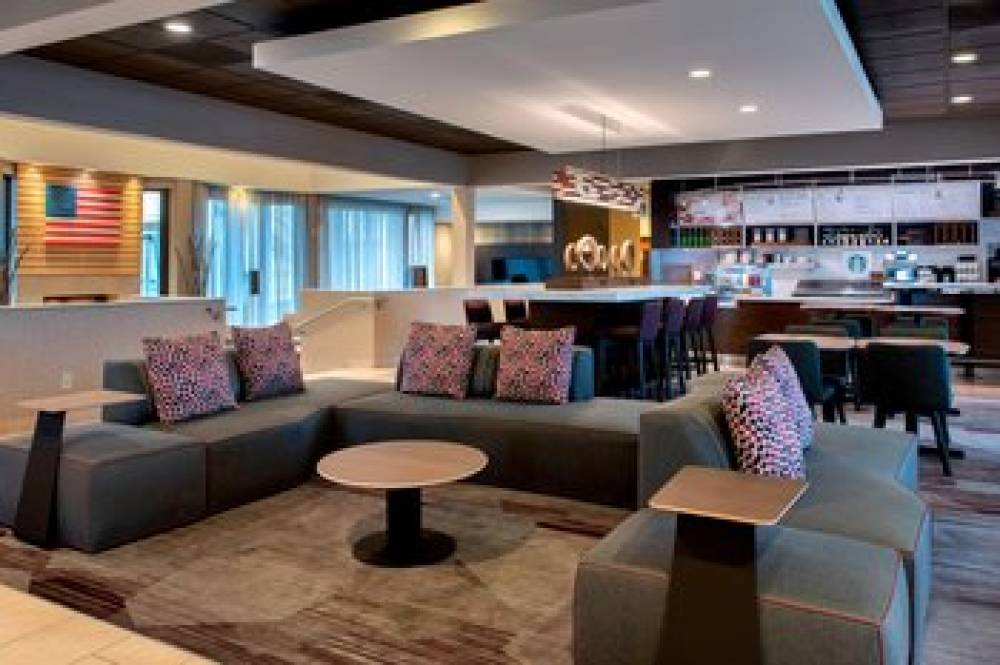 Courtyard By Marriott Chicago Waukegan Gurnee 4