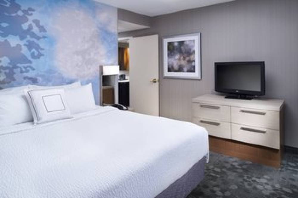 Courtyard By Marriott Cleveland Airport North 9