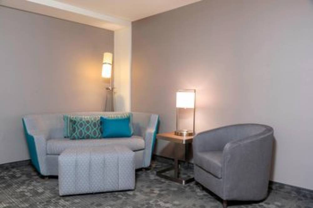 Courtyard By Marriott Cleveland Elyria 8