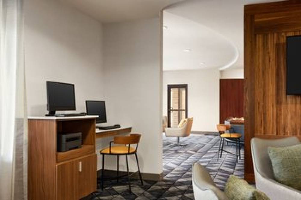 Courtyard By Marriott Columbia 10